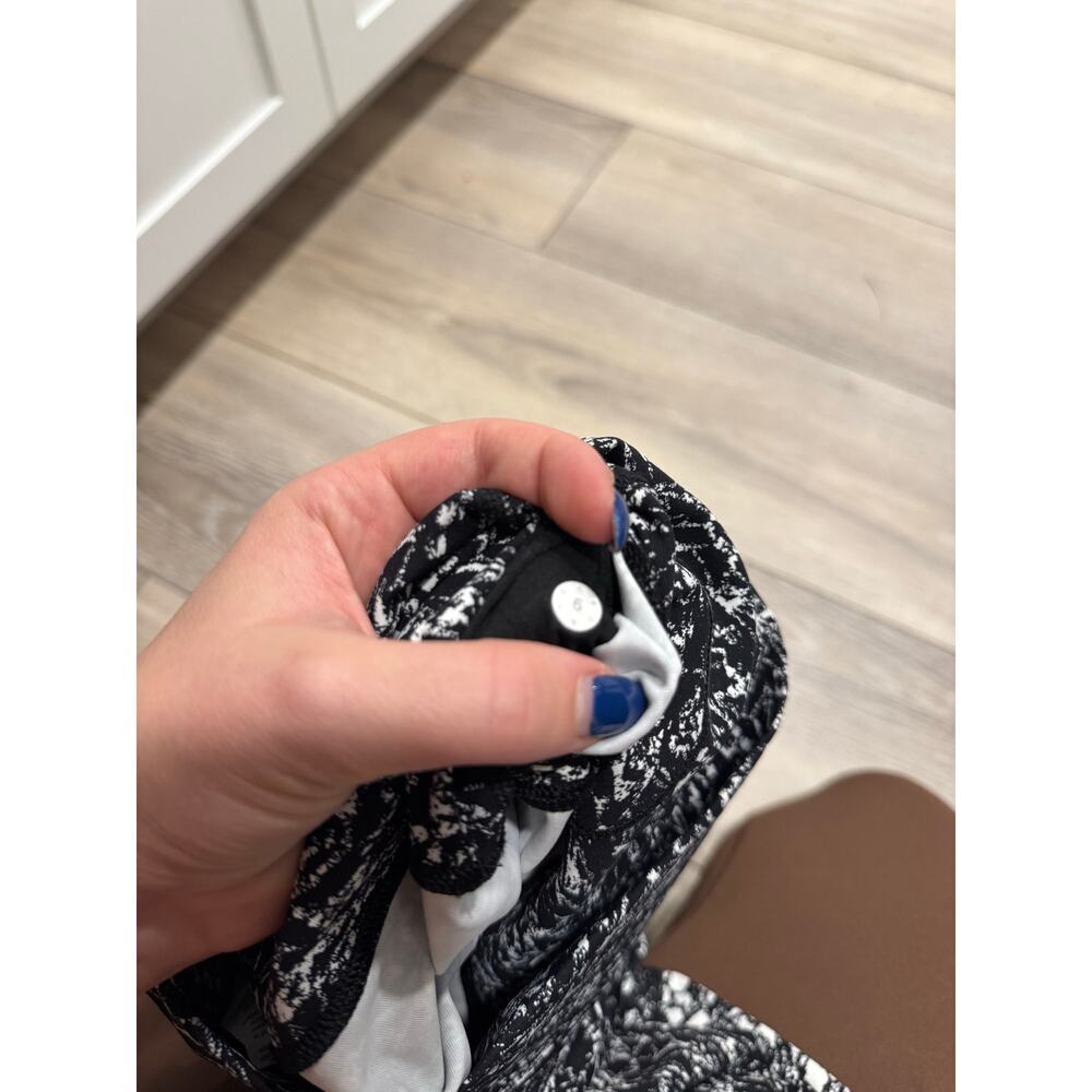 Lululemon Wunder Under Pant (Hi-Rise) SIZE 6 - Picture 5 of 10